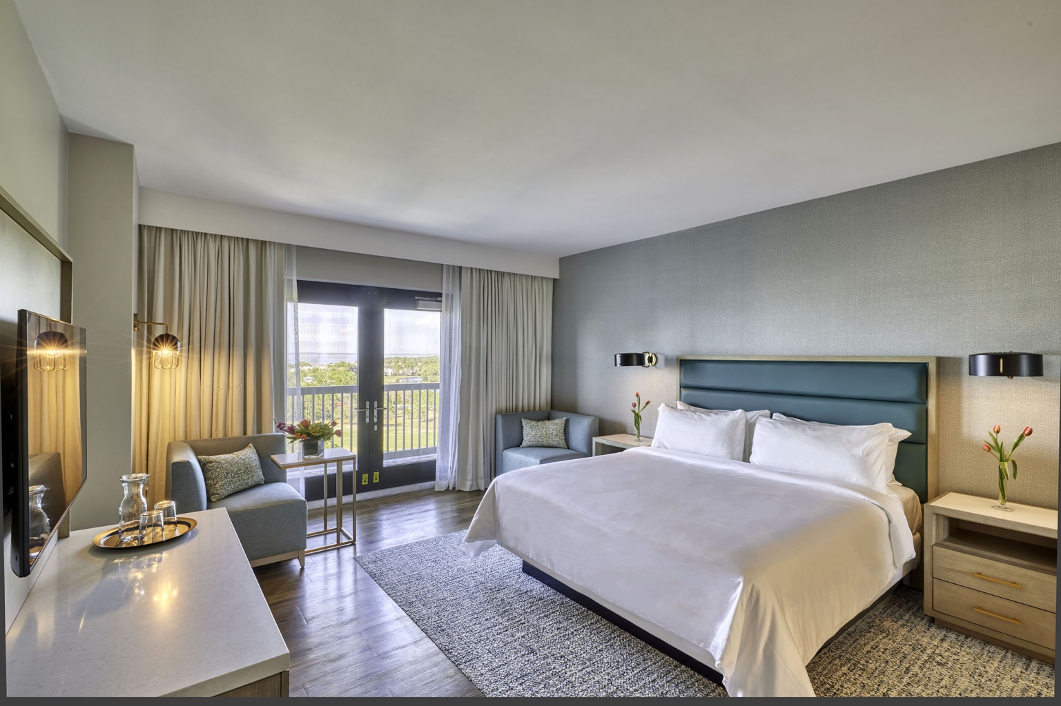 Deluxe balcony. Отель 1000 звезд. Идеальный отель картинки Флорида. Фото Deluxe Room back view Miramar Hotel. Alfresco Phuket 3 Deluxe Twin Room with balcony.
